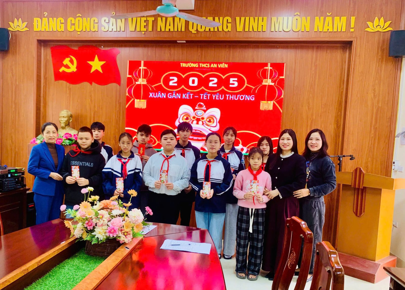 CHƯƠNG TRÌNH " TẾT SUM VẦY, XUÂN YÊU THƯƠNG"